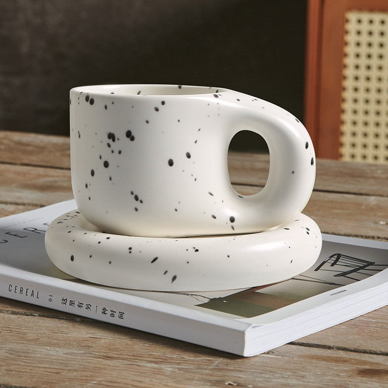cozycurve-large-ceramic-mug-03_6649e823-7465-4775-9ad3-c25232837592.jpg